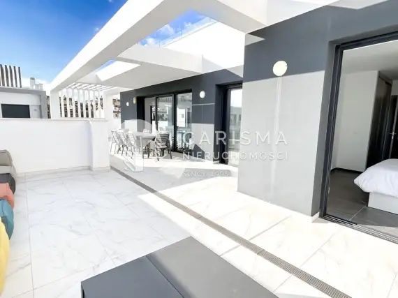(17) Nowoczesny dwupoziomowy penthouse z panoramicznym widokiem na morze