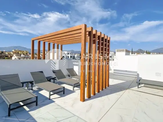 (23) Nowoczesny dwupoziomowy penthouse z panoramicznym widokiem na morze