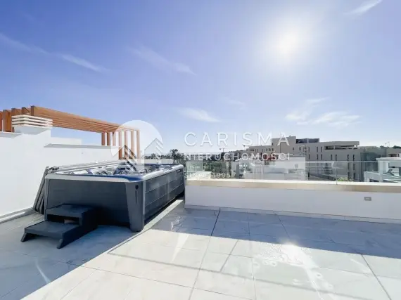 (25) Nowoczesny dwupoziomowy penthouse z panoramicznym widokiem na morze