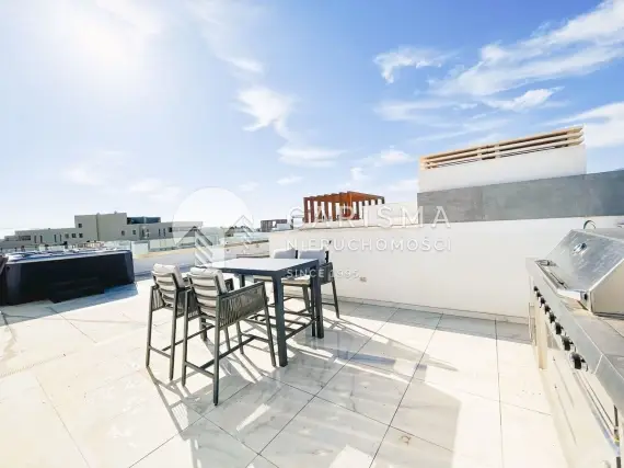 (26) Nowoczesny dwupoziomowy penthouse z panoramicznym widokiem na morze