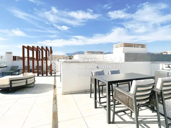 (27) Nowoczesny dwupoziomowy penthouse z panoramicznym widokiem na morze