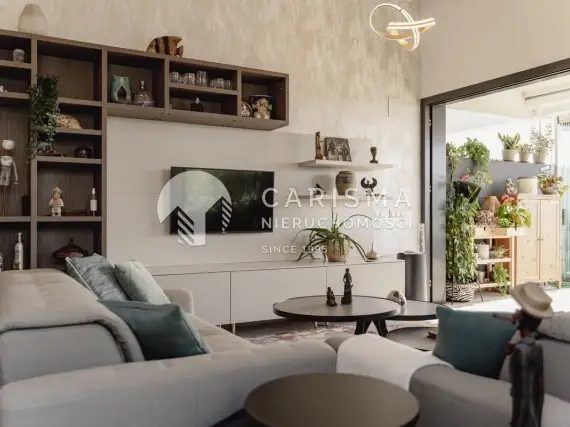 (8) Nowoczesny penthouse z widokiem na morze i góry