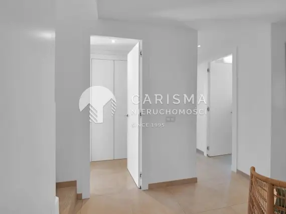 (14) Nowoczesny penthouse z widokiem na morze i góry