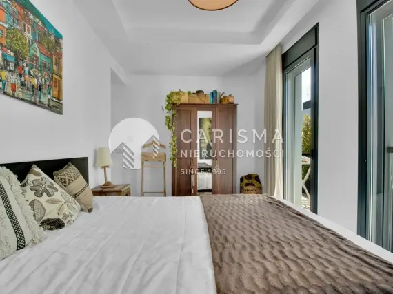 (18) Nowoczesny penthouse z widokiem na morze i góry