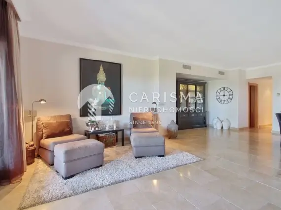 (5) Przestronny parterowy apartament przy polu golfowym