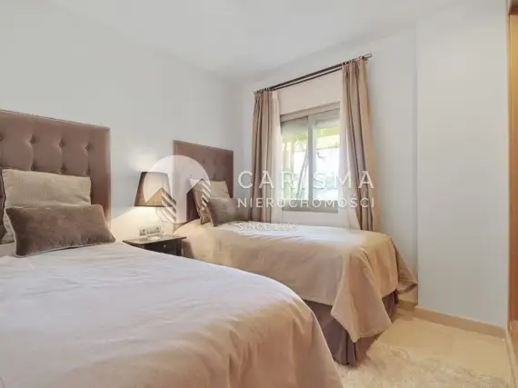 (16) Przestronny parterowy apartament przy polu golfowym
