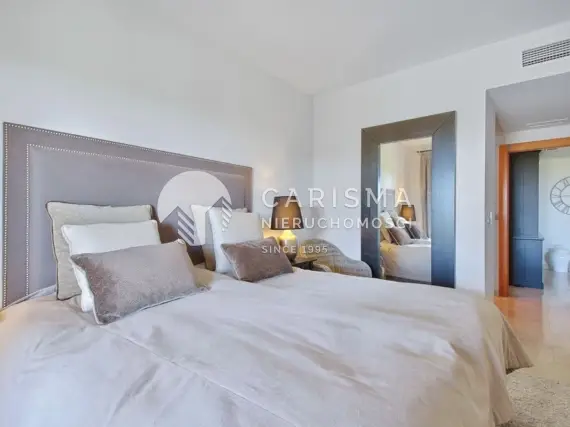 (11) Przestronny parterowy apartament przy polu golfowym