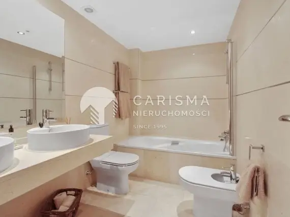 (20) Przestronny parterowy apartament przy polu golfowym