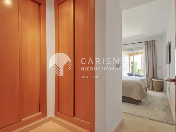 (12) Przestronny parterowy apartament przy polu golfowym