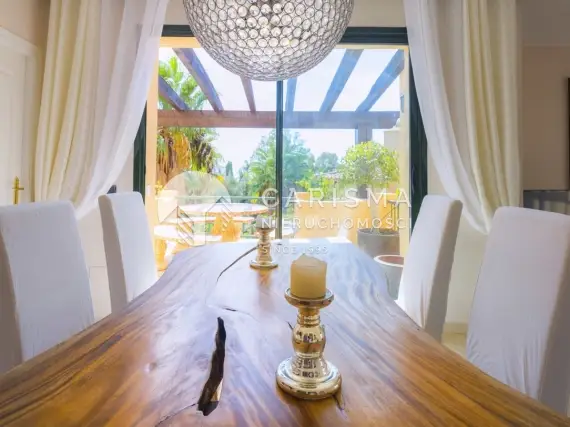 Dwupoziomowy penthouse z panoramicznym widokiem na góry 2