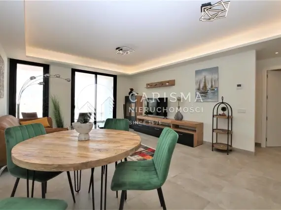 (10) Nowoczesny apartament w centrum miasta z basenem na dachu