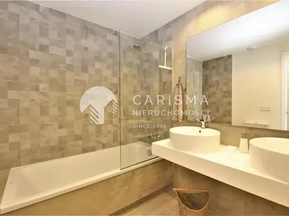 (16) Nowoczesny apartament w centrum miasta z basenem na dachu