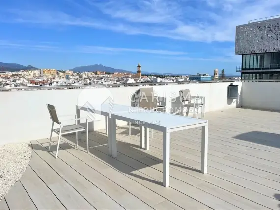 (6) Nowoczesny apartament w centrum miasta z basenem na dachu
