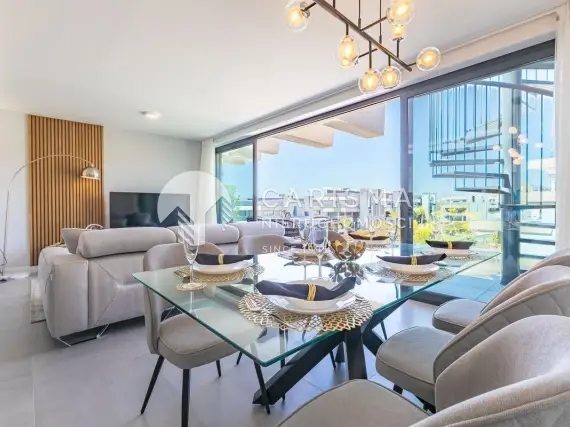 (5) Nowoczesny dwupoziomowy penthouse z panoramicznym widokiem na okolicę