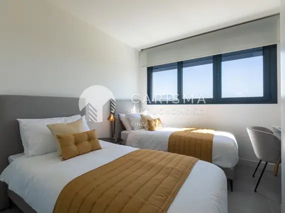 (17) Nowoczesny dwupoziomowy penthouse z panoramicznym widokiem na okolicę