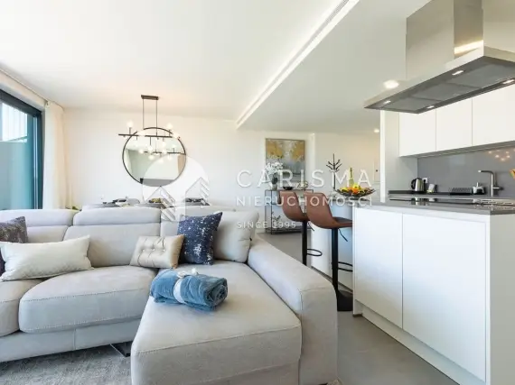 (6) Nowoczesny dwupoziomowy penthouse z panoramicznym widokiem na okolicę