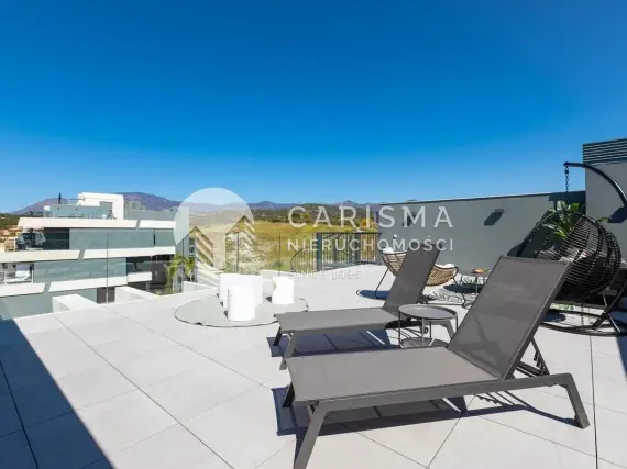 (23) Nowoczesny dwupoziomowy penthouse z panoramicznym widokiem na okolicę