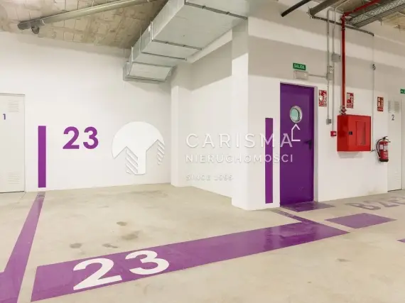 (34) Nowoczesny dwupoziomowy penthouse z panoramicznym widokiem na okolicę