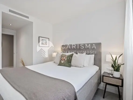 (23) Dwupoziomowy penthouse w prestiżowym kompleksie z panoramicznym widokiem