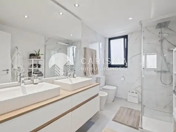 (28) Dwupoziomowy penthouse w prestiżowym kompleksie z panoramicznym widokiem