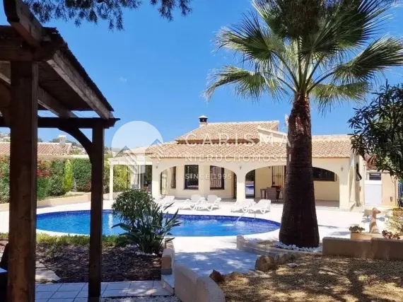 Parterowa willa blisko dogodności w Moraira 1