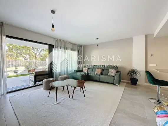 (6) Nowoczesny parterowy apartament w nowym budownictwie blisko plaży