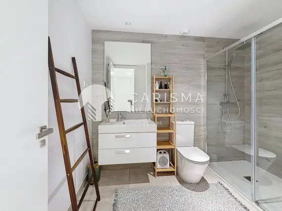 (19) Nowoczesny parterowy apartament w nowym budownictwie blisko plaży
