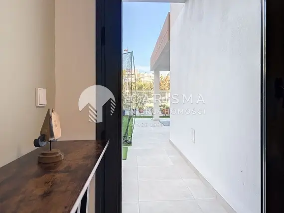 (23) Nowoczesny parterowy apartament w nowym budownictwie blisko plaży