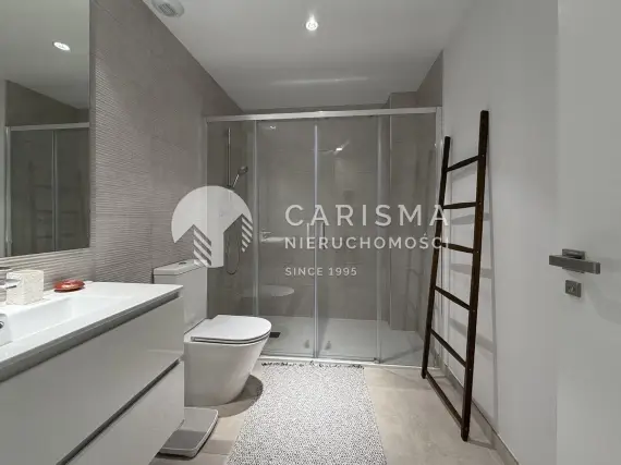 (24) Nowoczesny parterowy apartament w nowym budownictwie blisko plaży