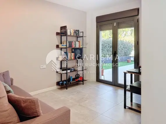 (26) Nowoczesny parterowy apartament w nowym budownictwie blisko plaży