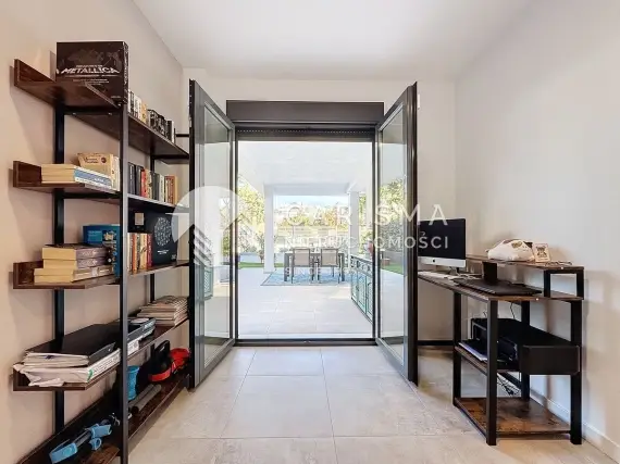 (30) Nowoczesny parterowy apartament w nowym budownictwie blisko plaży