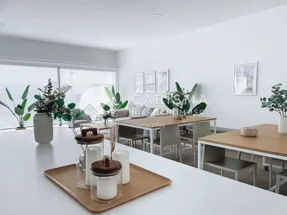 (51) Nowoczesny parterowy apartament w nowym budownictwie blisko plaży