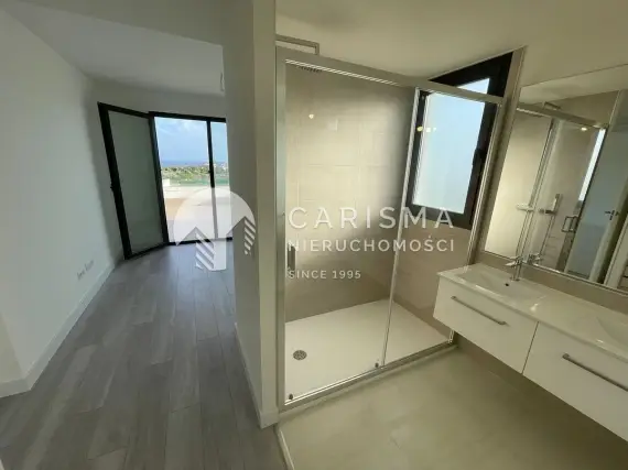(4) Penthouse z widokiem na morze gotowy do umeblowania