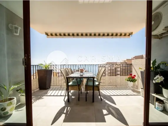 (4) Dwupoziomowy apartament 5 minut od plaży z widokiem na morze
