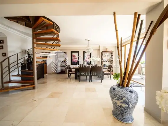(6) Dwupoziomowy apartament 5 minut od plaży z widokiem na morze