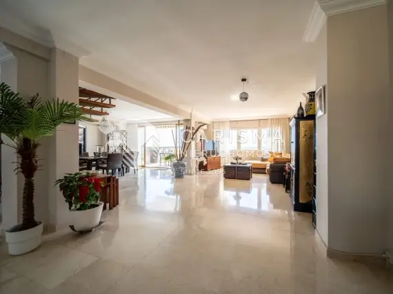 (8) Dwupoziomowy apartament 5 minut od plaży z widokiem na morze