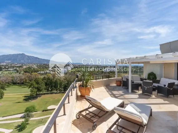 Penthouse przy polu golfowym z widokiem na górę La Concha 2