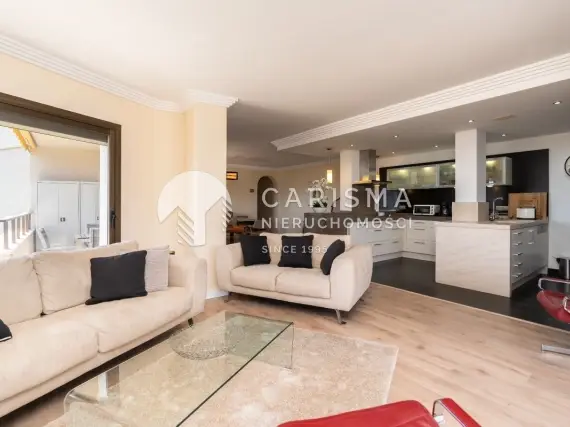 (8) Penthouse przy polu golfowym z widokiem na górę La Concha