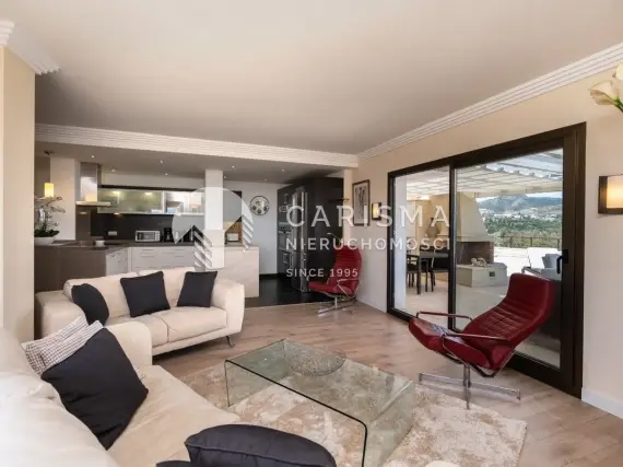 (9) Penthouse przy polu golfowym z widokiem na górę La Concha