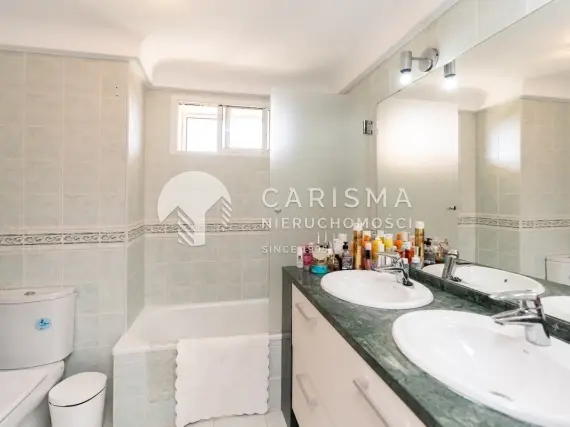 (25) Penthouse przy polu golfowym z widokiem na górę La Concha