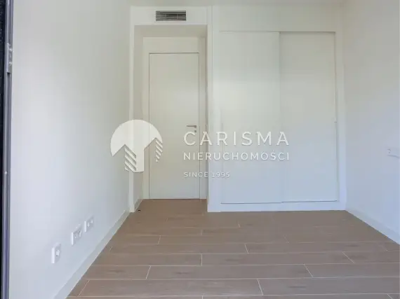 (16) Parterowy apartament w nowym budownictwie 5 min samochodem od plaży