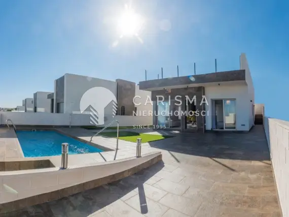 (35) Nowoczesne Wille przy Polu Golfowym w Villamartin