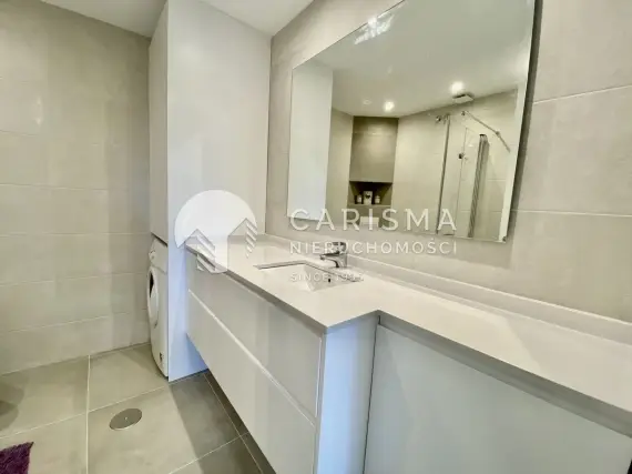 (20) Dwupoziomowy penthouse z  widokiem na góry 400 metrów od plaży
