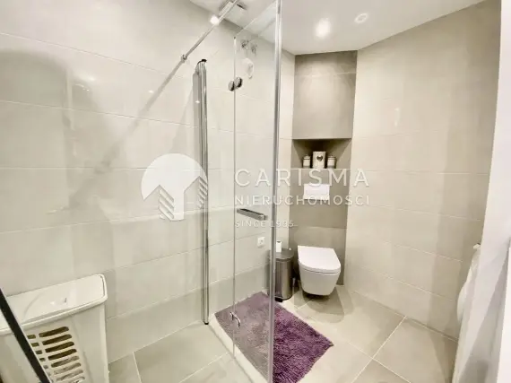 (21) Dwupoziomowy penthouse z  widokiem na góry 400 metrów od plaży