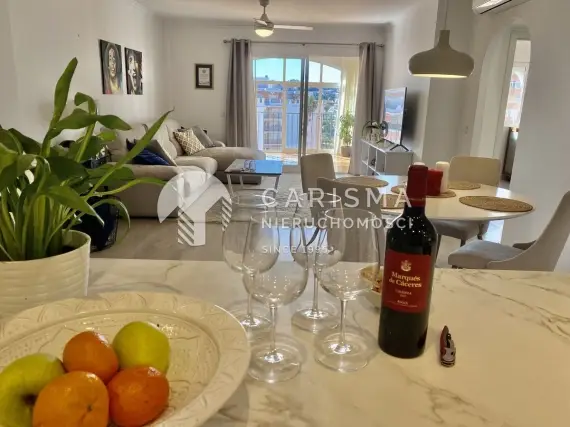 (11) Dwupoziomowy penthouse z  widokiem na góry 400 metrów od plaży