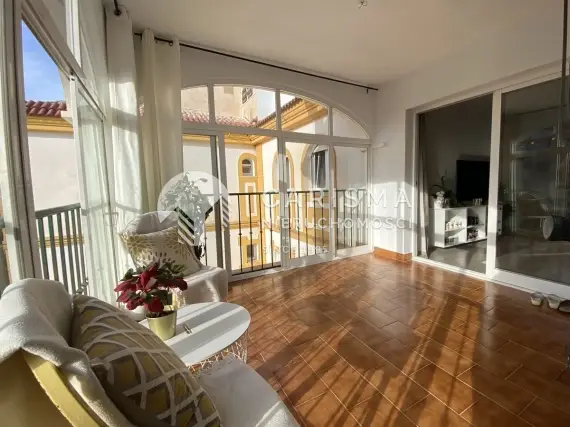 (25) Dwupoziomowy penthouse z  widokiem na góry 400 metrów od plaży