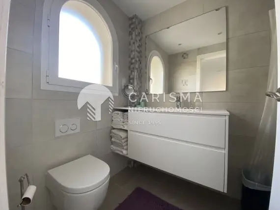 (15) Dwupoziomowy penthouse z  widokiem na góry 400 metrów od plaży