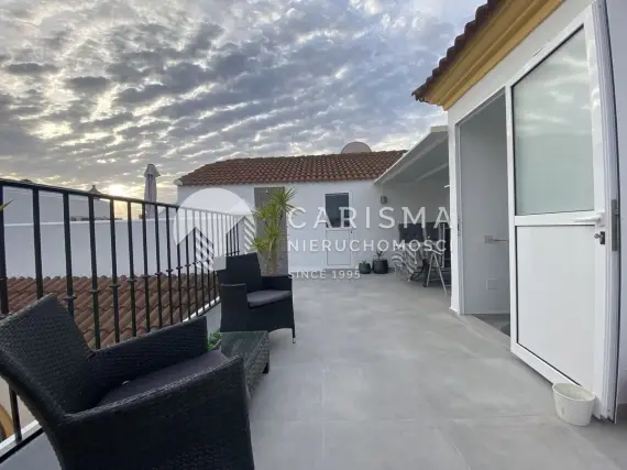 (30) Dwupoziomowy penthouse z  widokiem na góry 400 metrów od plaży