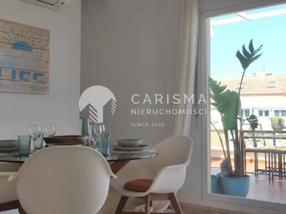 (8) Dwupoziomowy apartament z widokiem na morze i zamek w Denii