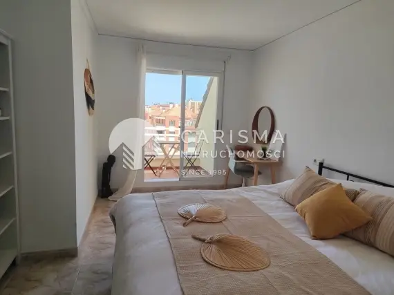 (10) Dwupoziomowy apartament z widokiem na morze i zamek w Denii